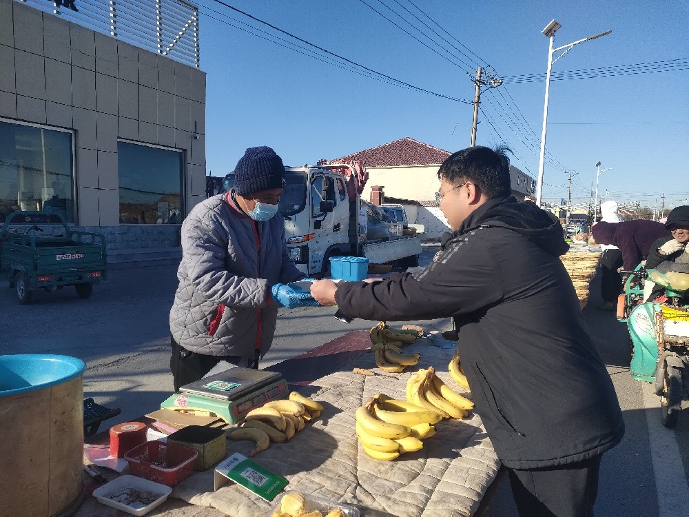 垦利区董集司法所“宪”身赶大集，共筑法治新集市 (2)_proc.jpg